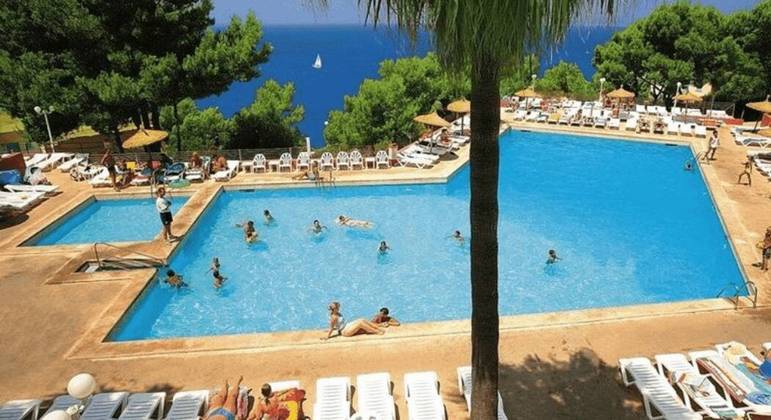 Fotos na internet
 mostram um hotel luxuoso