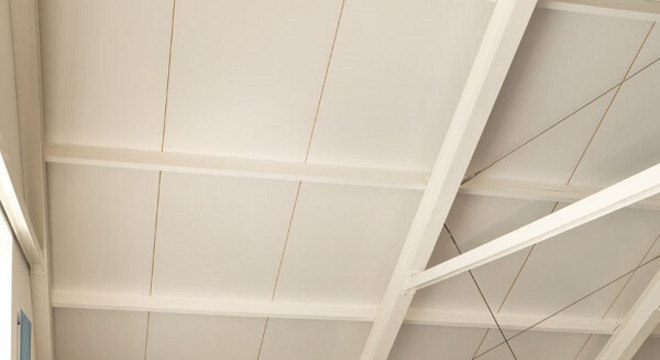 Piso laminado click para a área do sótão