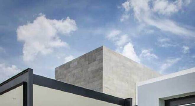 Piso para garagem feito com estrutura de concregrama