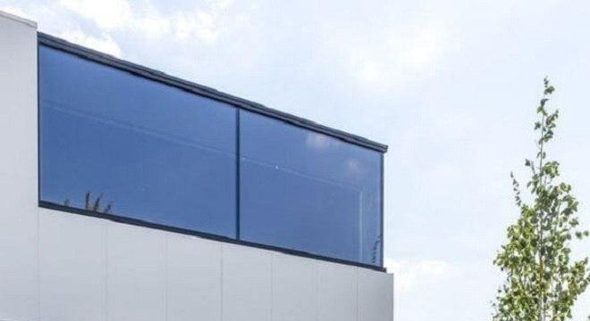 Piso para garagem feito com placas de concreto e pedras