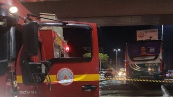 Ônibus do Move pega fogo em BH e três passageiros ficam feridos 