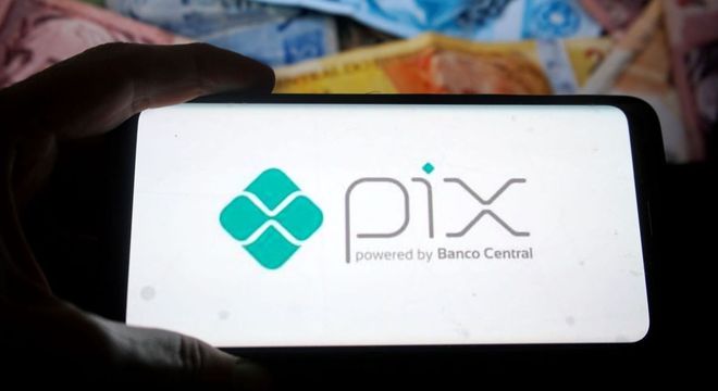 Brasileiros usam a internet para entender o que vai mudar com a chegada do Pix