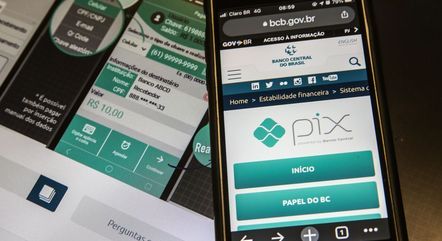 Pix toma espaço do débito nas lojas online