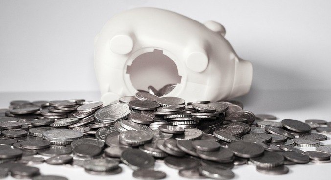 Poupança sofre com elevado nível dos juros e situação financeira das famílias