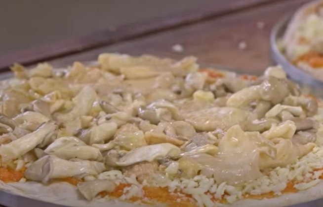 Pizza de champignon e shimeji