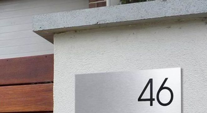 Placa com número de casa em inox