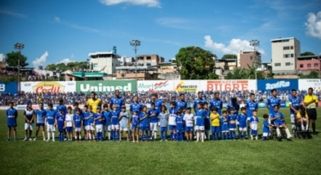 Placar com número colado por ímã - Jogo do Cruzeiro