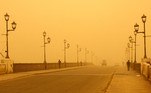 Na última segunda, o céu de Bagdá, capital do Iraque, mudou de cor durante uma tempestade de areiaNão vá embora! Camelos e tornados: fotos insanas mostram o tamanho real das coisas