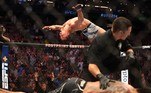 Já no UFC 274, Michael Chandler mandou um mortal no octógono ao nocautear Tony Ferguson