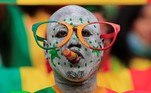 Uma belíssima imagem de um torcedor de Senegal que assistiu a final da Copa Africana de Nações, vencida justamente por Senegal, em final contra o EgitoNÃO VÁ EMBORA: Vídeo chocante mostra como é dormir durante uma das escaladas mais difíceis do mundo