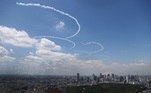 A equipe de acrobacias aéreas do Japão, o Blue Impulse, desenhou os anéis olímpicos no céu no último treino antes da abertura dos Jogos Olímpicos de Tóquio