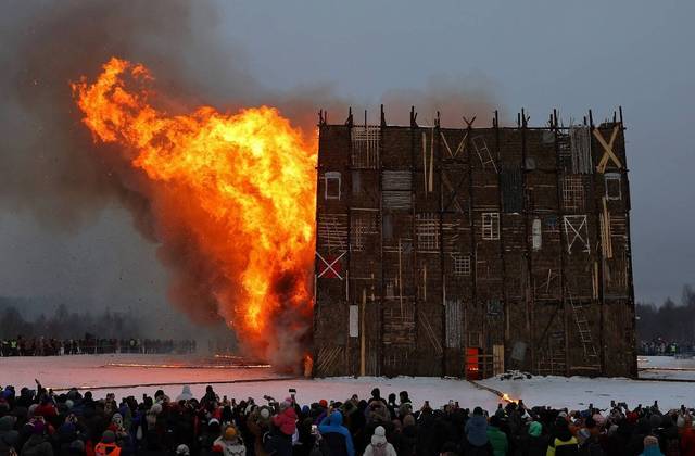 Já na região de Kaluga, na Rússia, as coisas ficaram mais quentes com o festival Maslenitsa, que celebra o fim do inverno