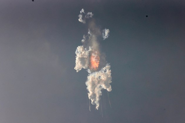 E por falar em cosmonáutica, o Starship, foguete considerado o mais poderoso do mundo, fabricado pela SpaceX, de propriedade de Elon Musk, explodiu durante o primeiro voo de testes