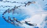 Esporte também é Planeta Maluco! Essas nadadoras fazem uma apresentação esteticamente insana durante o Campeonato Mundial de Esportes Aquáticos de Fukuoka, no Japão