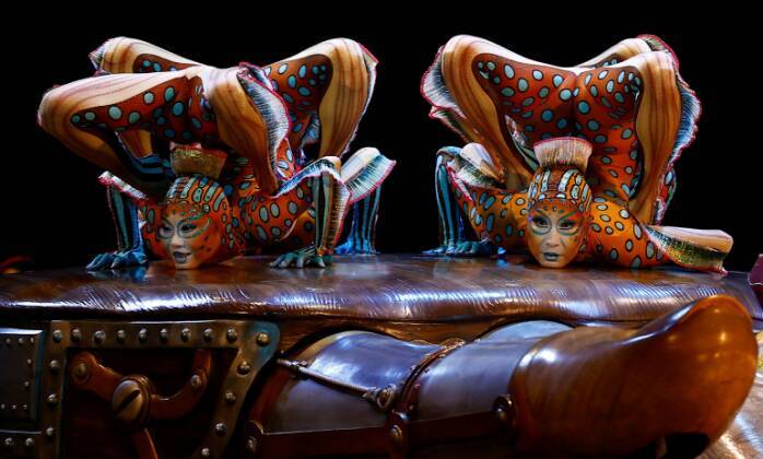 O mundo continuou respirando arte com as acrobacias do&nbsp;Cirque Du Soleil. Apesar de parecer a apresenta&ccedil;&atilde;o, a imagem retrata apenas o ensaio realizado pelos artistasOLHA S&Oacute;:&nbsp;Circo dos horrores: animais fazem exibi&ccedil;&otilde;es for&ccedil;adas para turistas