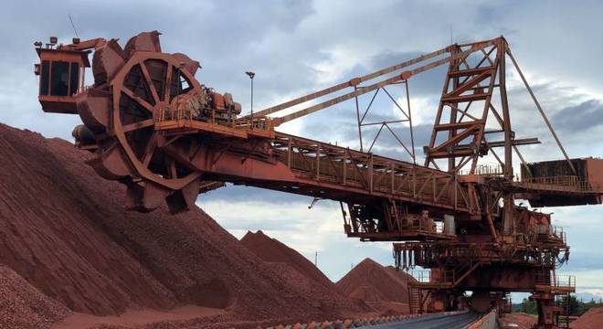 O governo federal lança o PMD (Programa Mineração e Desenvolvimento)