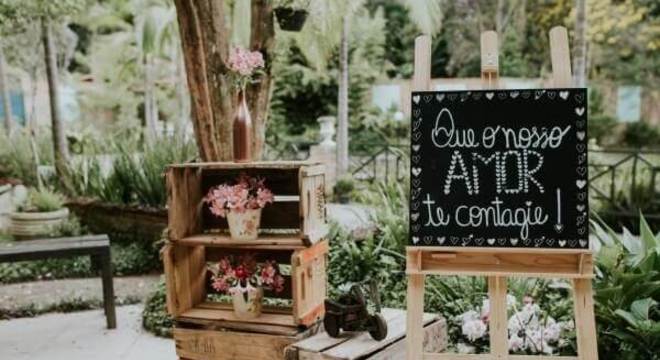 Plaquinha decorativa para casamento na entrada do evento