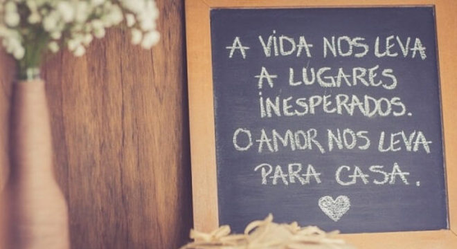 Plaquinhas de casamento com a frase 