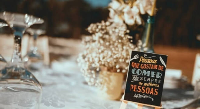 Plaquinhas de casamento para serem expostas nas mesas dos convidados