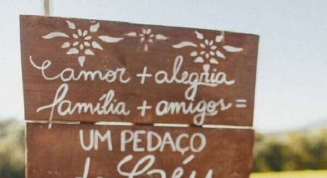 plaquinhas decorativas para festa de casamento no campo 