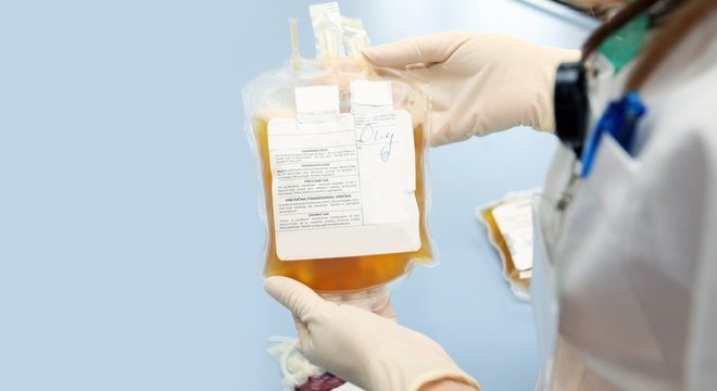 Transfusões de plasma dão esperança a pacientes com covid-19