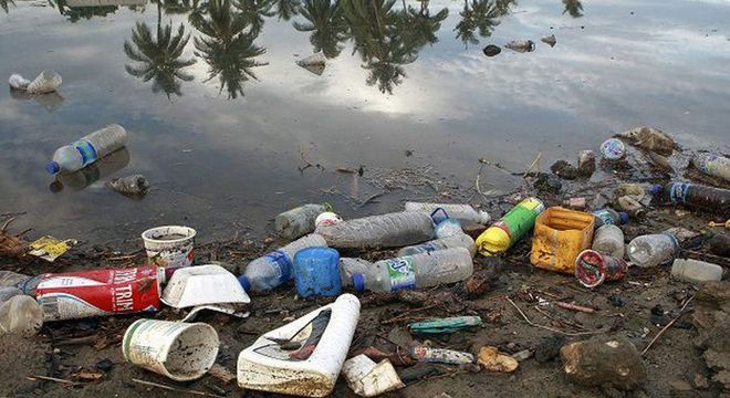 Plástico acumulado no fundo dos oceanos não se decompõe facilmente