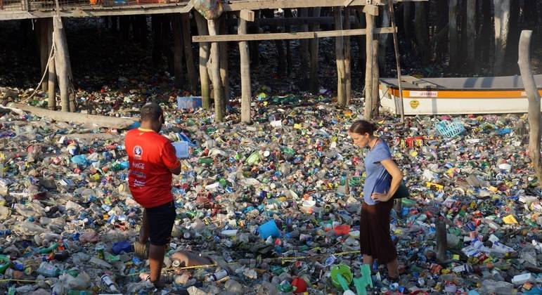 Plástico se tornou um dos maiores inimigos para a proteção dos oceanos