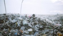 A reciclagem de plástico não passa de um 'mito', revela estudo de ONG