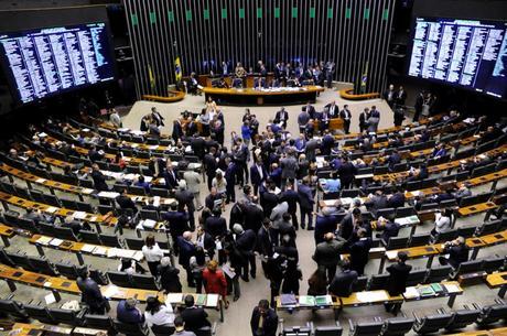 Aposentadorias de deputados custam R$ 7,8 mi/mês