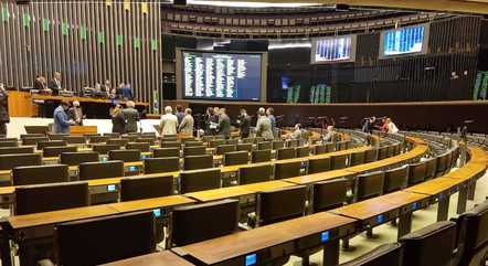 Deputados votaram de maneira remota devido ao feriado 
