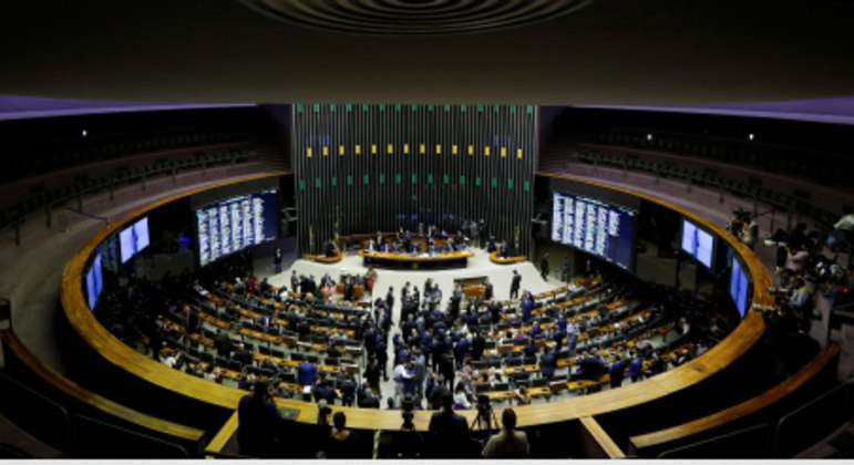 Plenário da Câmara dos Deputados aprovou PEC dos Precatórios