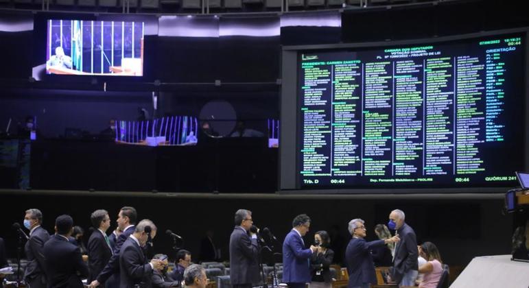 Câmara aprova projeto de lei que vai reduzir a conta de luz para o consumidor