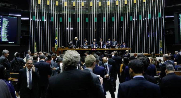 Plenário da Câmara dos Deputados vota PEC dos Benefícios em segundo turno