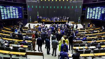 Câmara aprova taxação de 'super-ricos', mas com alíquota menor do que a proposta pelo governo