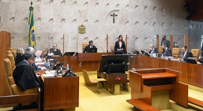 Ministros reunidos no plenário do Supremo Tribunal Federal