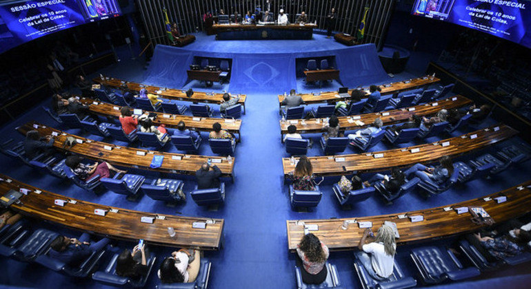 Senado tem 81 cadeiras, três distribuídas a cada uma das 27 unidades da Federação