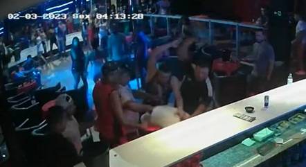 Agressão foi registrada por câmeras de segurança
