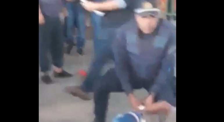 PM algema adolescente em escola na Estrutural (DF)