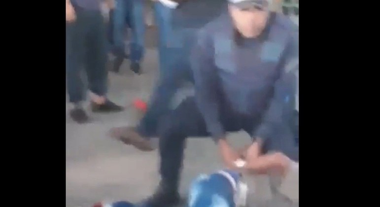 PM algema adolescente em escola na Estrutural (DF)