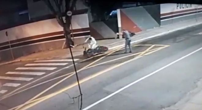 Pm E Preso Em Flagrante Ao Atirar Em Motociclista Pelas Costas Em Sp Noticias R7 Sao Paulo