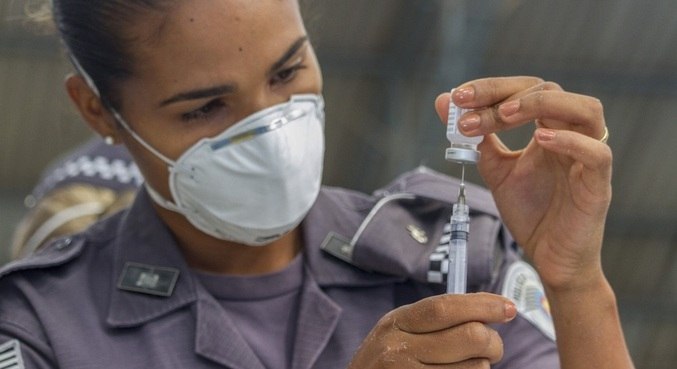 Campanha de vacinação de PMs e demais policiais em SP começou em 5 de abril