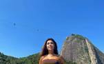 Pocah escolheu o maiô acima para um passeio de barco no Rio de Janeiro e posou cheia de charme e autoestima com a peça. 