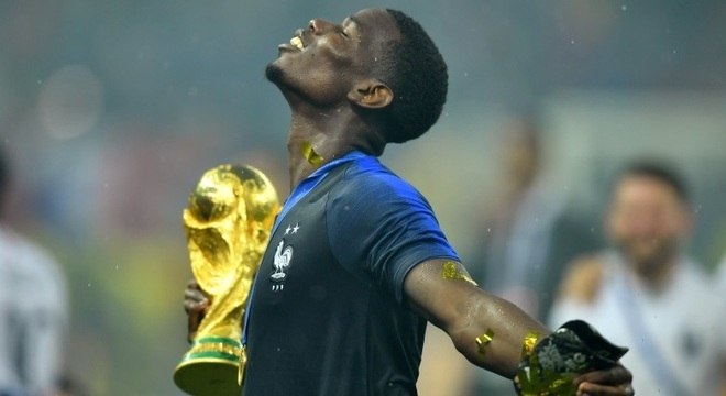 Pogba. Por trás da farra pelo título, muita dedicação e humildade