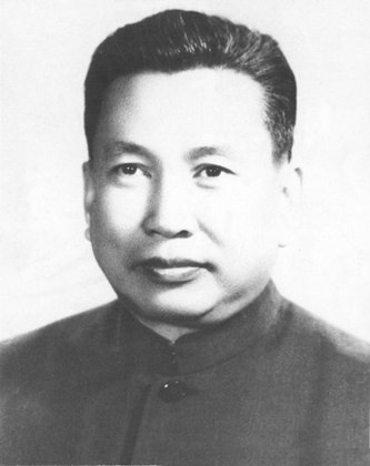 Pol Pot (1925-1998) - Primeiro-Ministro do Camboja entre 1976 e 1979, um dos principais membros do movimento comunista Khmer Vermelho. Acusado de genocídio, responsável por 1,5 milhão de pessoas em campos de trabalho forçado, ficou famoso por colecionar crânios de vítimas. 