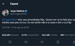 Briga com apresentador: Após o apresentador Tiago Leifert ironizar Valdivia por ter sofrido uma lesão em jogo contra o São Paulo, em 2014, o jogador chileno ficou furioso, foi até as redes sociais e, numa publicação recheada de palavrões, mostrou que não havia gostado da brincadeira