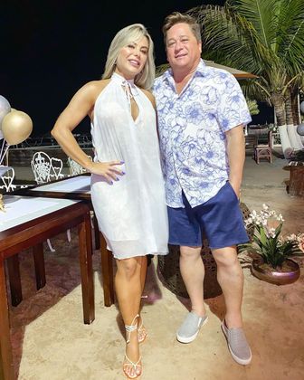 Poliana é casada com Leonardo há 23 anos. Nas redes sociais, são constantes as declarações de amor e as fotos românticas