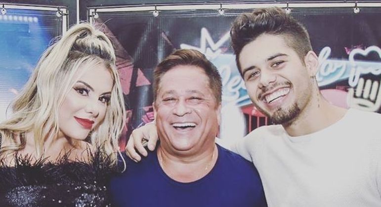 Poliana Rocha ao lado do marido, Leonardo, e do filho, Zé Felipe