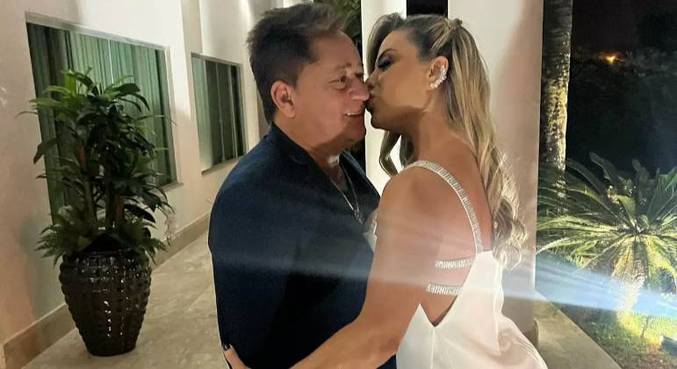 Poliana Rocha postou foto com o marido, o cantor Leonardo