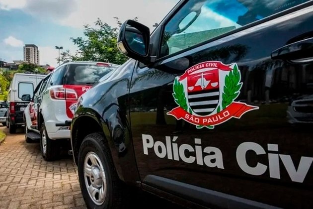 O estado de São Paulo perdeu quase cem policiais civis por mês em 2023. Os dados são do levantamento do Sindpesp (Sindicato dos Delegados de Polícia do Estado de São Paulo), divulgado na terça-feira (6). Dos 41.912 cargos existentes na instituição, somente 28.294 estão ocupados