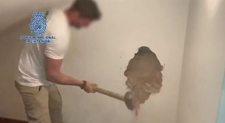 Polícia da Espanha encontrou corpo de mulher dentro de parede